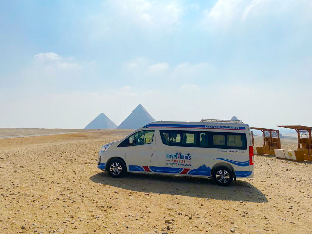 Clients-Egypt-Tours-Portal-Pyramides-Gizeh.jpg