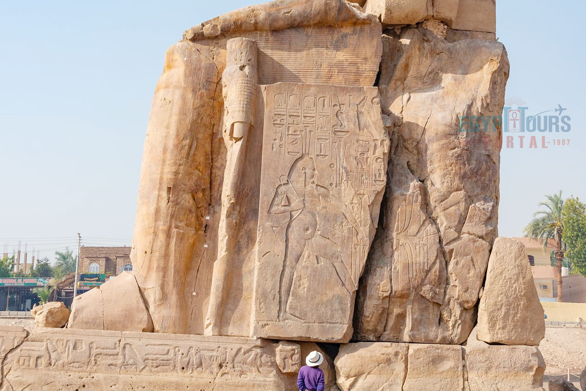 Descriptions des Colosses de Memnon - Egypt Tours Portal.jpg